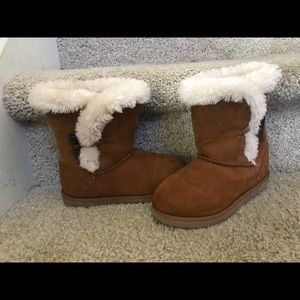 Target winter boots in good condition.